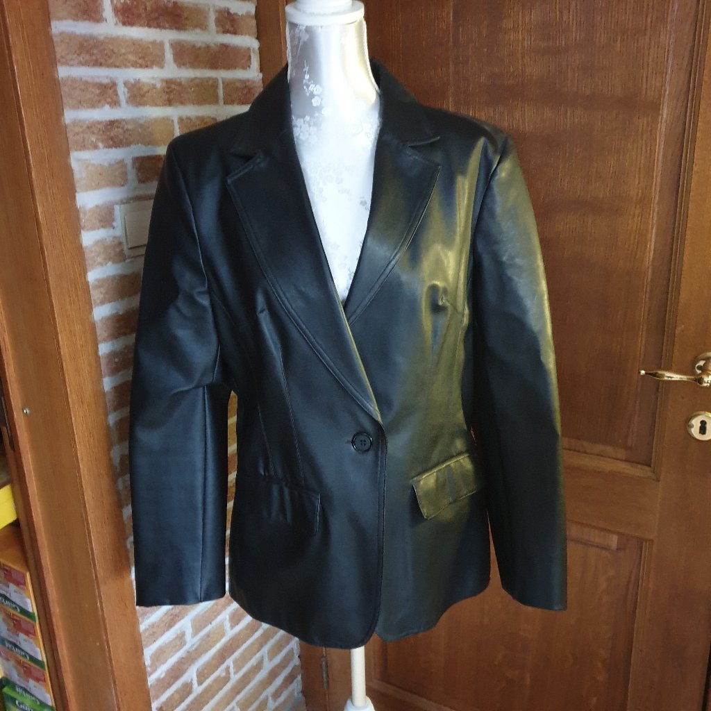 Veste noire PVC neuve Jennyfer, Vêtements | Femmes, Enlèvement, Neuf
