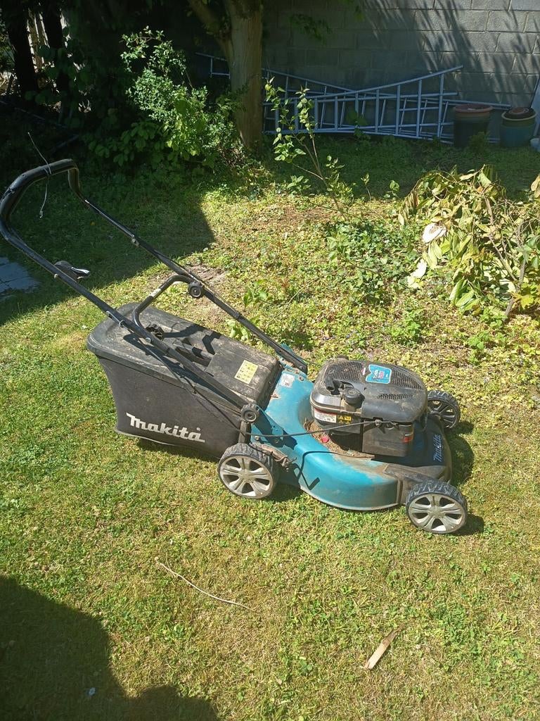 Tondeuse a gazon makita