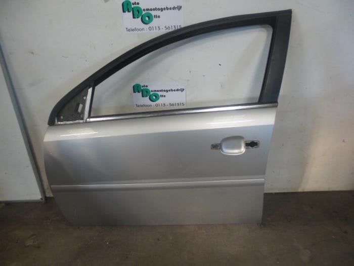 Portier 4Deurs links-voor van een Opel Vectra (Vectra C 02-), Gebruikt, -, Deur, -