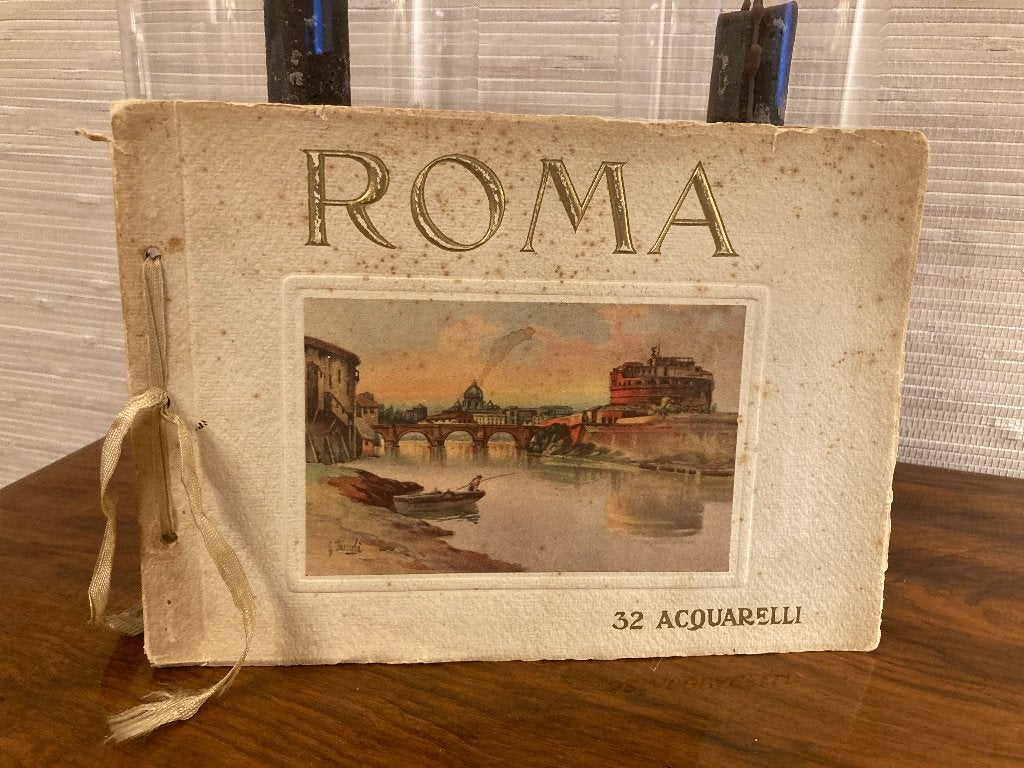 vieux livre d'aquarelles de Rome, Enlèvement ou Envoi