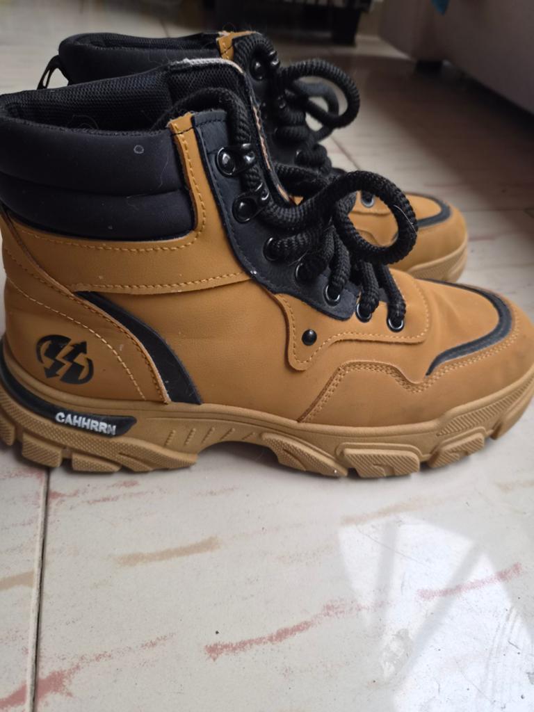 Chaussure " Cahhrrn ", Enlèvement