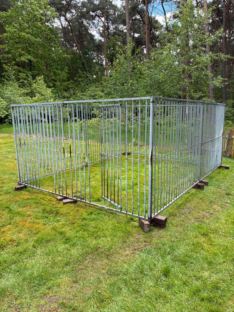 Grote aluminium hondenkooi / hondenren – 4m x 2,95m x 1,52m, Dieren en Toebehoren, Ophalen, Hondenkennel, 100 cm of meer, 110 cm of meer