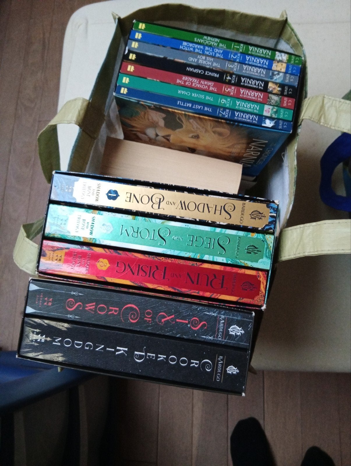 Zak vol fantasie boeken, moet nu weg, Ophalen