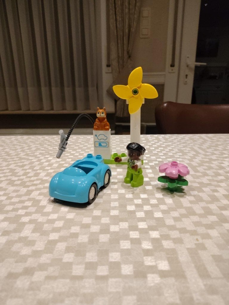 LEGO DUPLO Stad Windmolen en elektrische auto, Kinderen en Baby's, Ophalen of Verzenden, Zo goed als nieuw, Complete set, Duplo