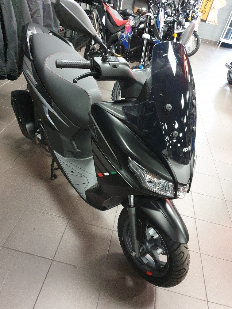 Aprilia SXR 50cc B klasse met €600 voordeel, Fietsen en Brommers, Ophalen, Overige modellen, Nieuw, Klasse B (45 km/u)
