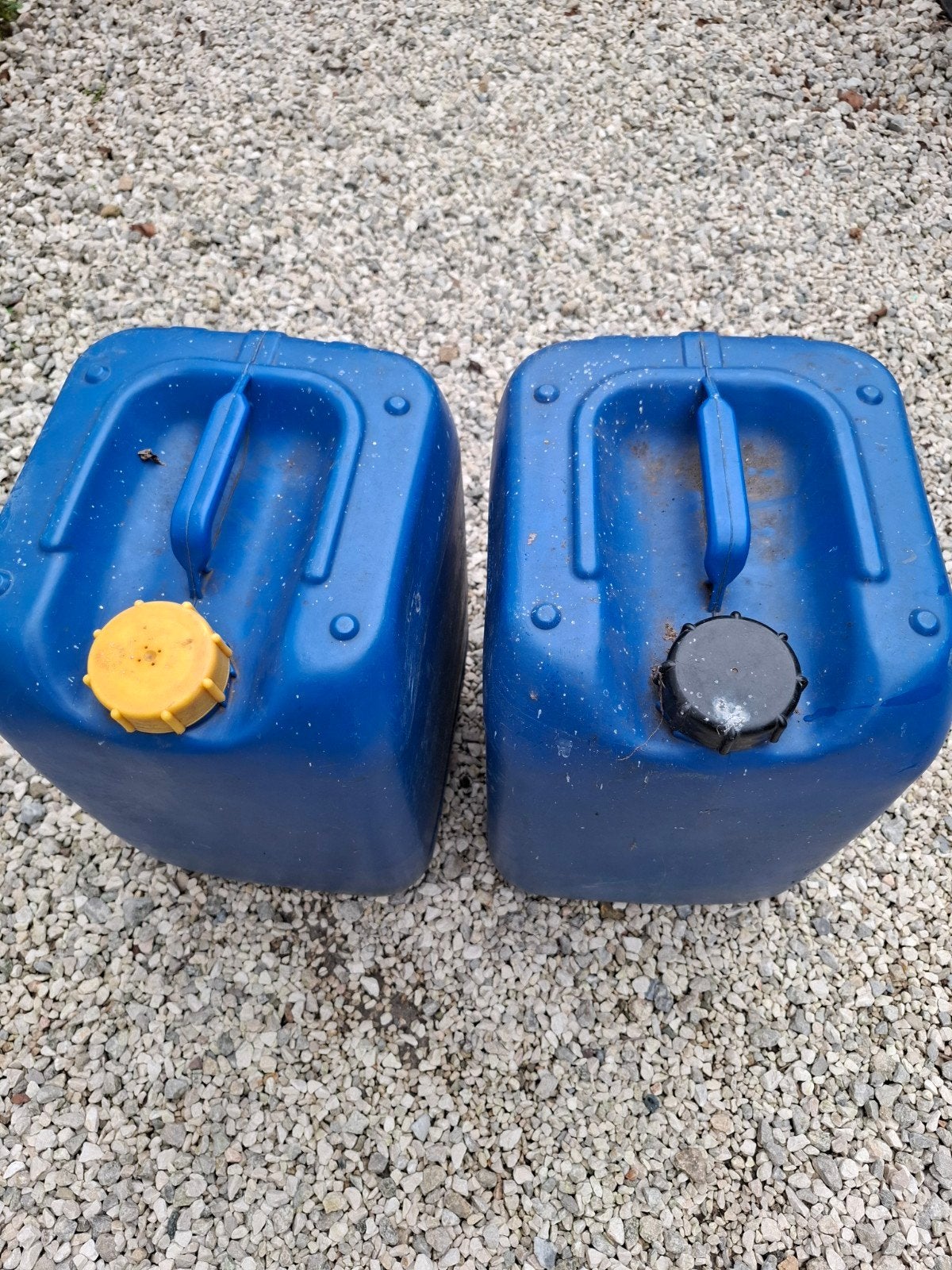 2 bidons / jerrycan, Ophalen of Verzenden