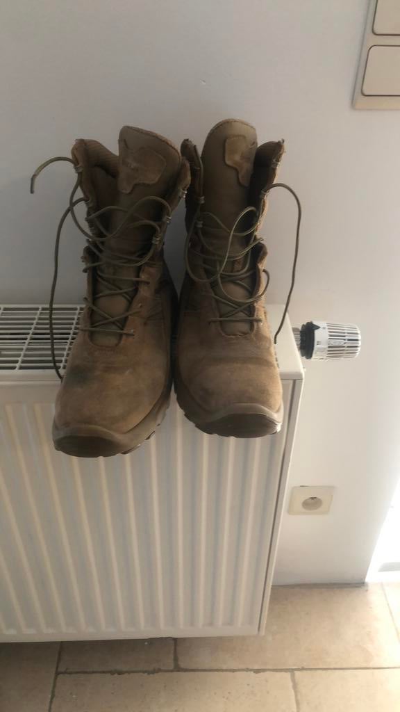 Bates met militaire laarzen, Ophalen, Bruin, Wandelschoenen, Gedragen