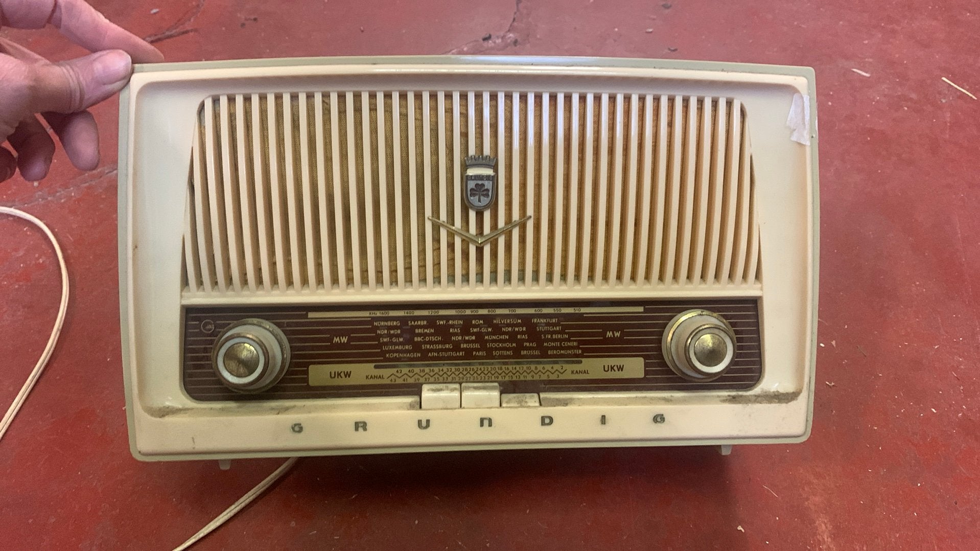 Oude Grundig radio, Ophalen