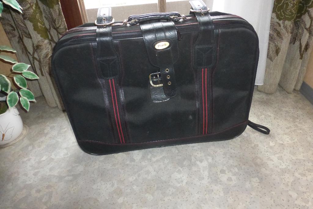 reiskoffer  merk Rodello en merk Samsonite, Ophalen, Zo goed als nieuw, Slot
