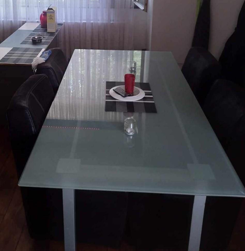 Mooie glazen eettafel of tuintafel in groen melk glas, Ophalen