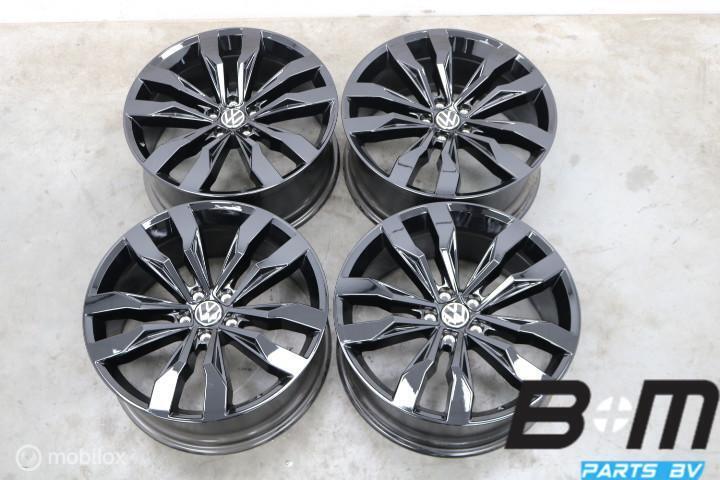 NIEUWSTAAT! Org. 20 inch Suzuka velgen VW Tiguan! 5NN601025Q, Auto-onderdelen, Banden en Velgen, Velg(en), 20 inch, Personenwagen
