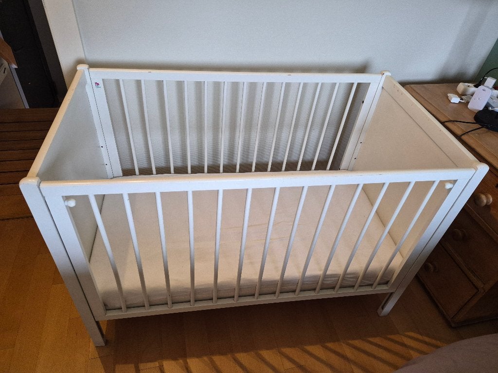 Lit enfant en bois 120x60 avec matelas et accessoires, Enfants & Bébés, Sommier à lattes, Moins de 70 cm, Enlèvement, Utilisé