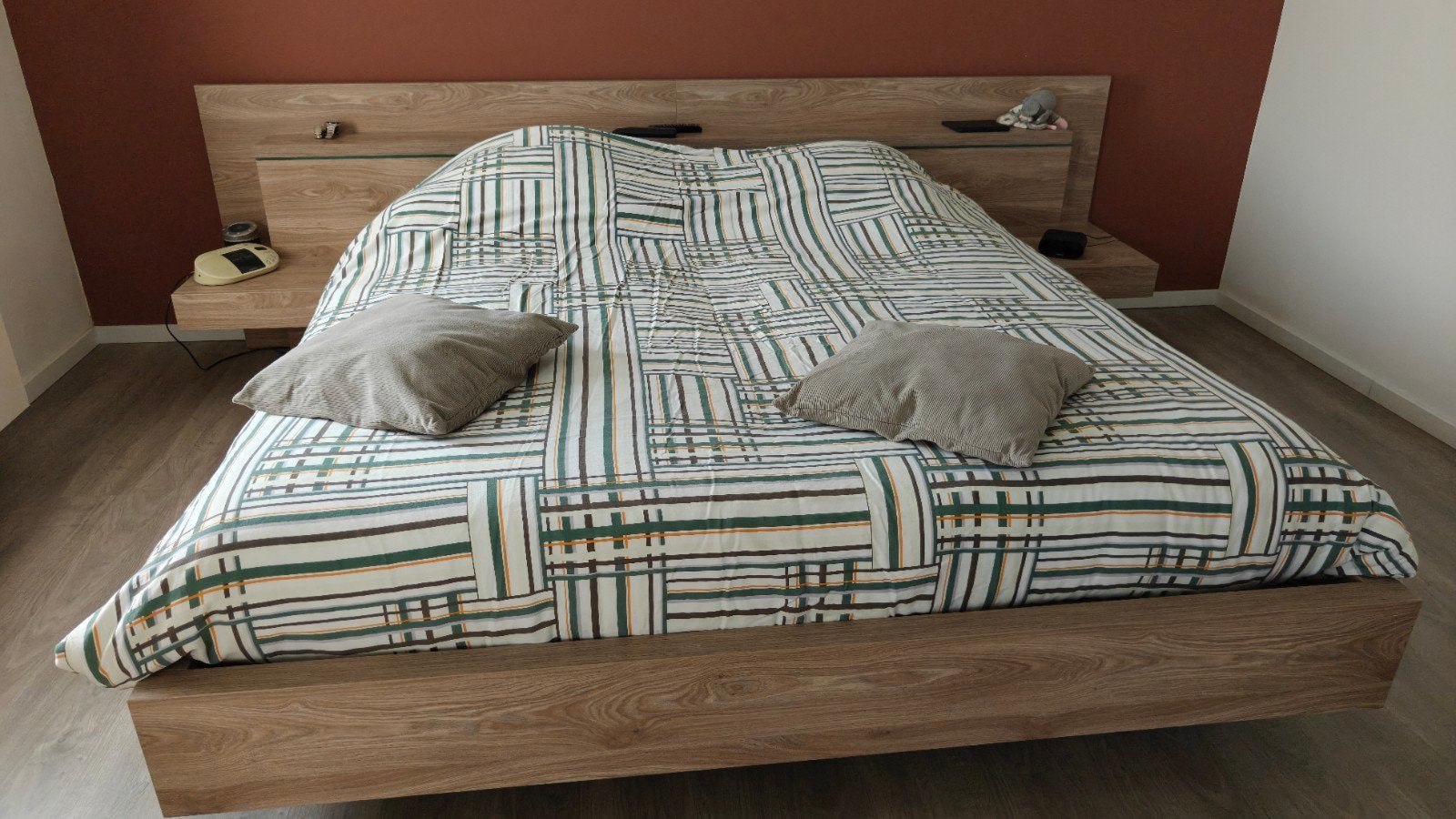 bed met lattenbodem,commode en spiegel., Huis en Inrichting, Ophalen, Gebruikt, Tweepersoons, Landelijk