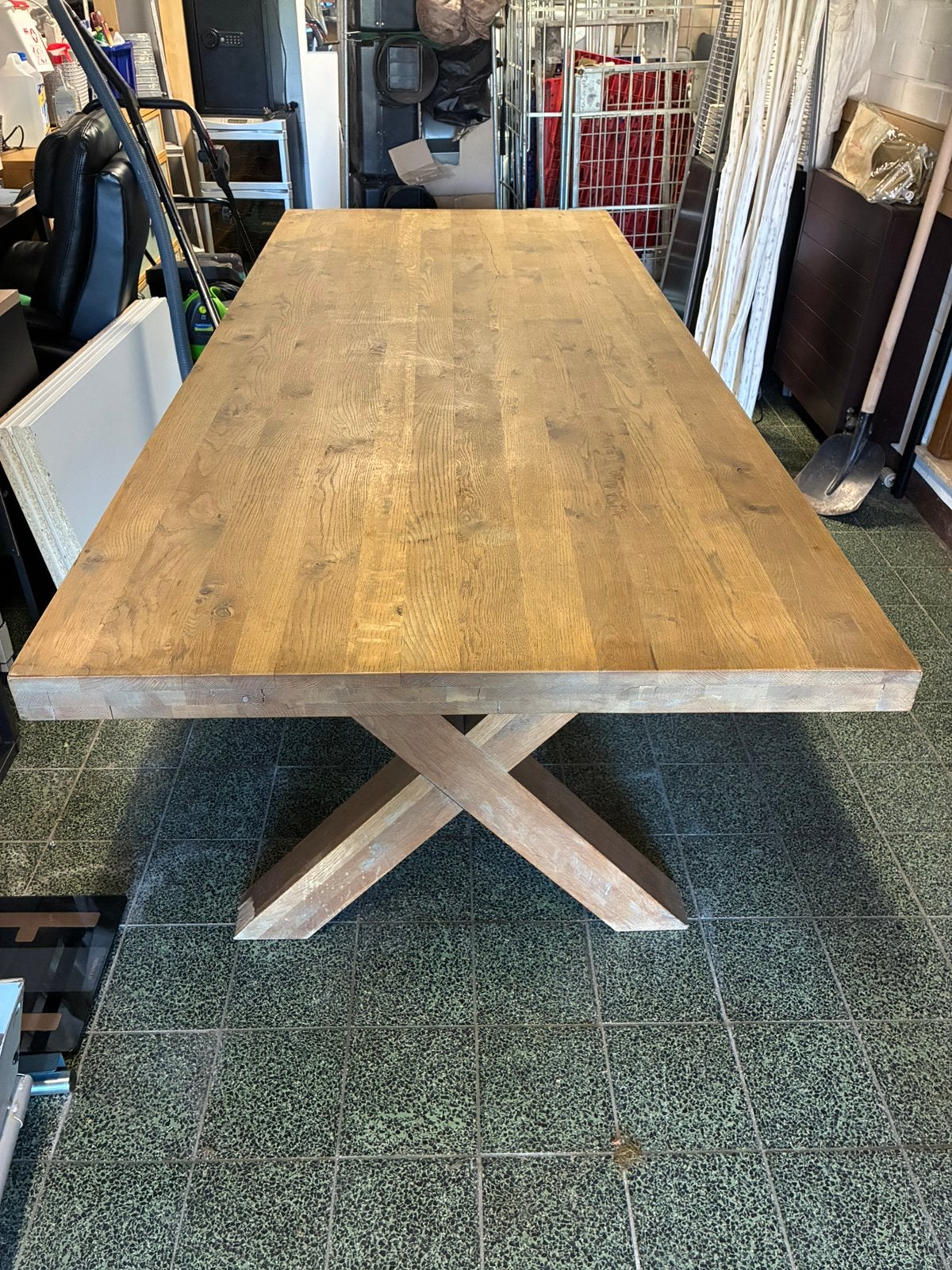 Robuuste massief houten eetkamertafel – 240 x 100 cm, Huis en Inrichting, Tafels | Eettafels, Ophalen, Zo goed als nieuw