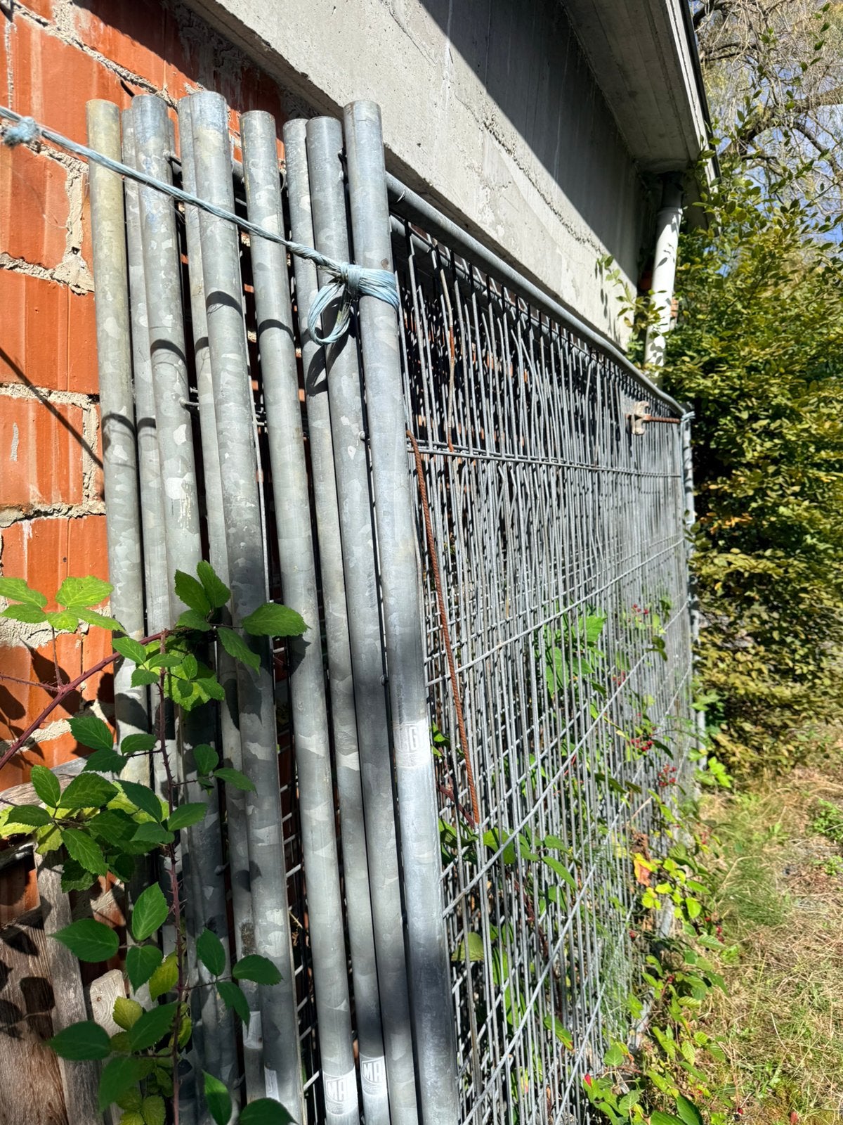 10 portails clôturés de 2 m sur 350 m, Bricolage & Construction, Métaux, Enlèvement, Utilisé, Aluminium