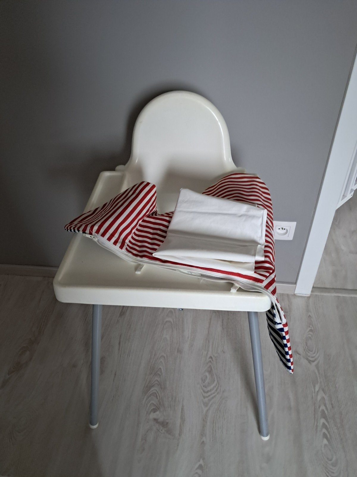 ikea kinderstoel antilop met stoelverkleiner, Enlèvement, Utilisé, Autres types, Plateau amovible