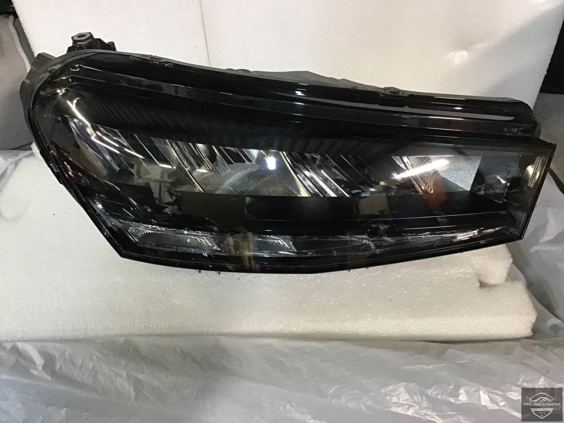 Phare LED droit pour Skoda Fabia 4 6VA ( partir de 2022) - R, Autos : Pièces & Accessoires, Infoline@skoda-auto.cz, Tr. Vaclava Klementa 869
293 01  Mlada Boleslav, CZ