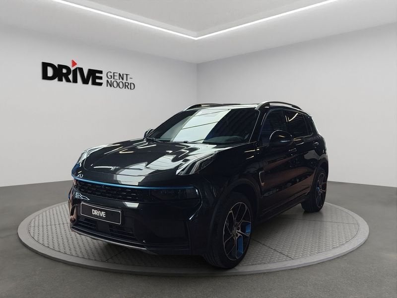 Lynk & Co 01 PHEV 7DCTH 261 *PANO/Trekhaak/ACC/LED*, Auto's, Stof, Gebruikt, Zwart, 192 kW