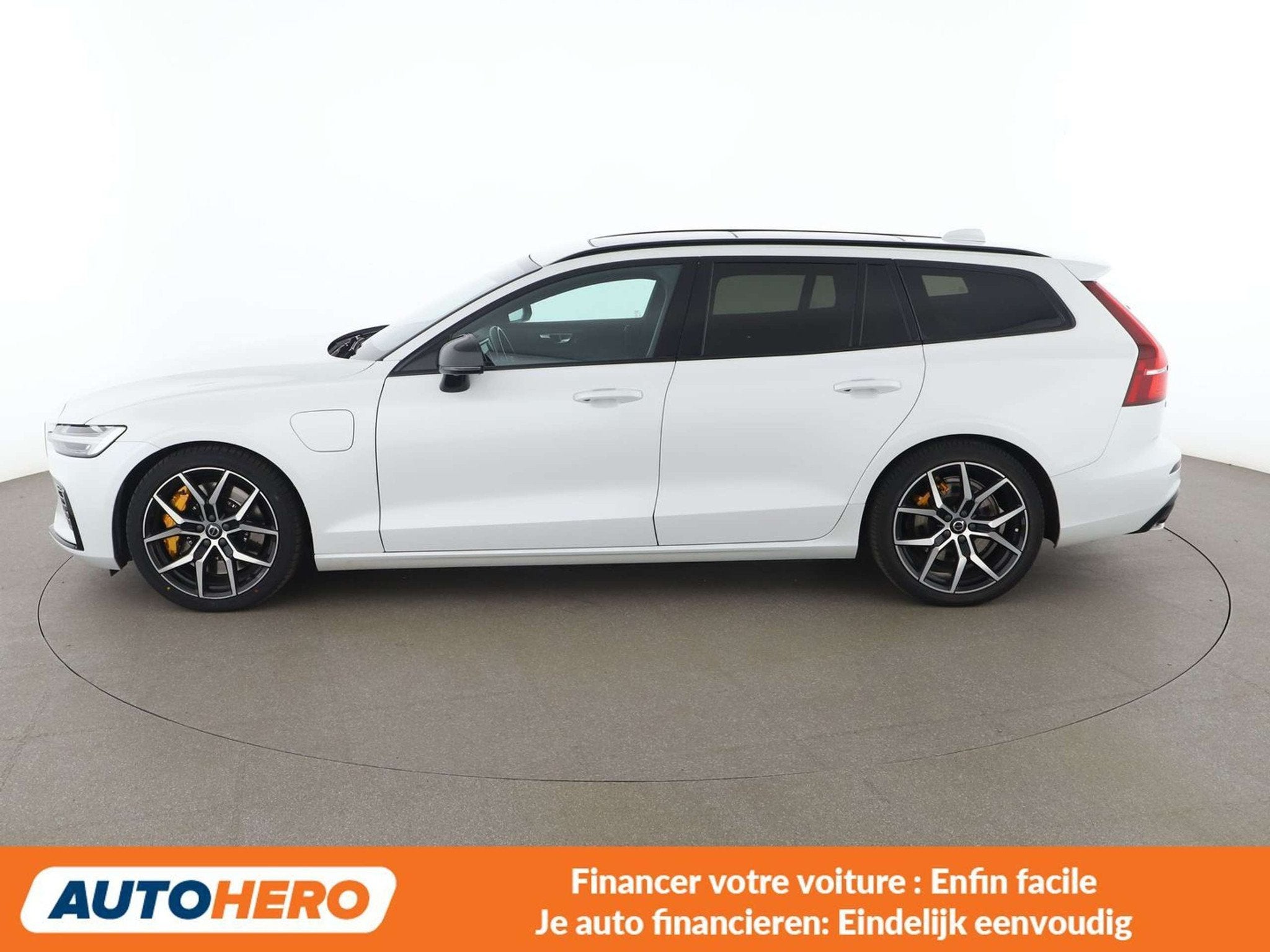 Volvo V60 2.0 T8 Plug-in Hybrid Polestar Engineered AWD, Auto's, Automaat, Gebruikt, 1969 cc, Wit