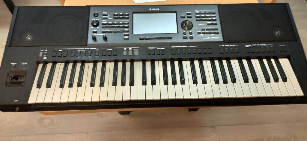 Yamaha PSR-SX700, Musique & Instruments, Synthétiseurs, Comme neuf, 61 touches, Yamaha, Enlèvement