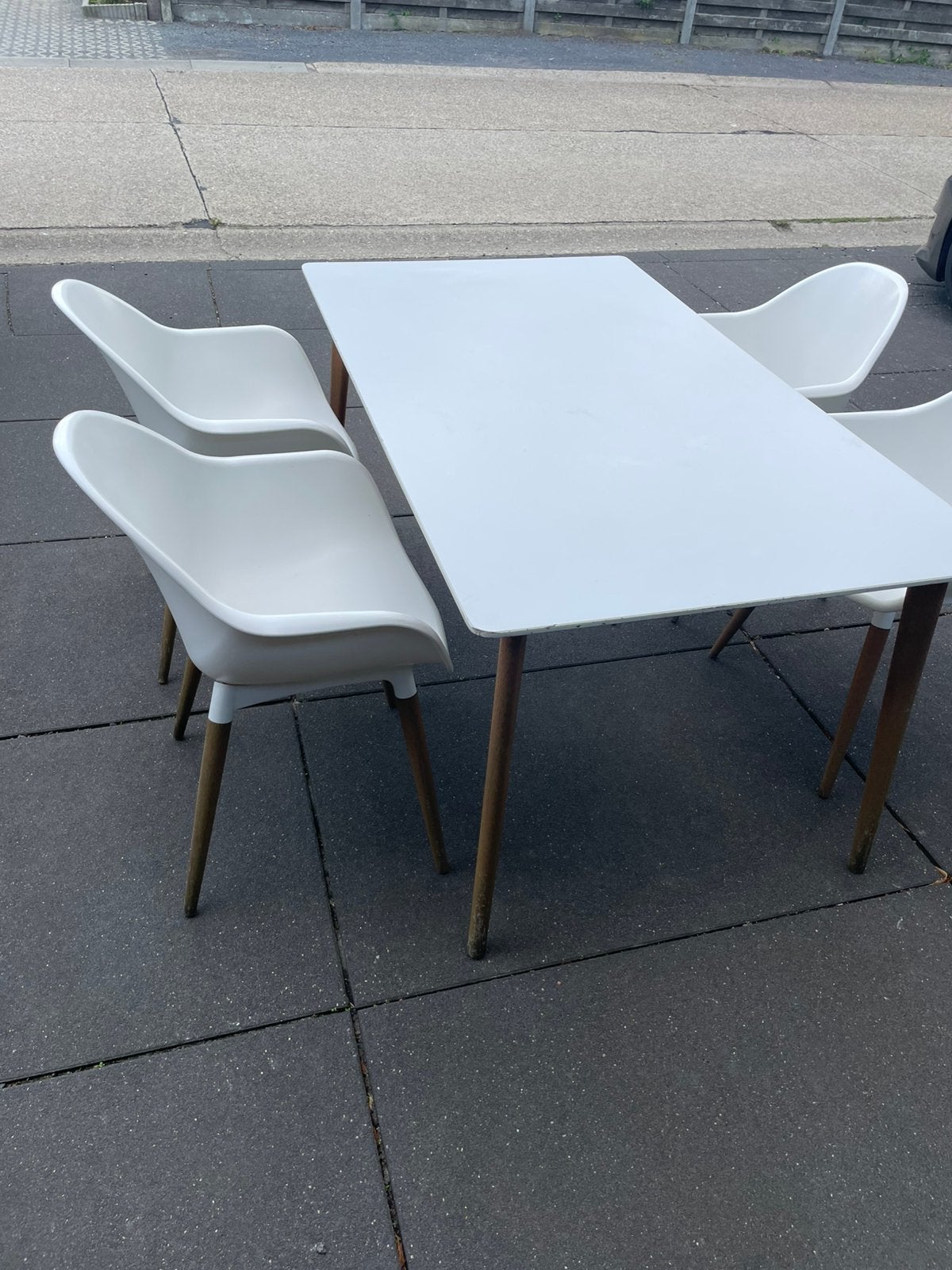 Mooie moderne tuinset, tuintafel en 4 stoelen in goede staat, Ophalen, Zo goed als nieuw, Kunststof