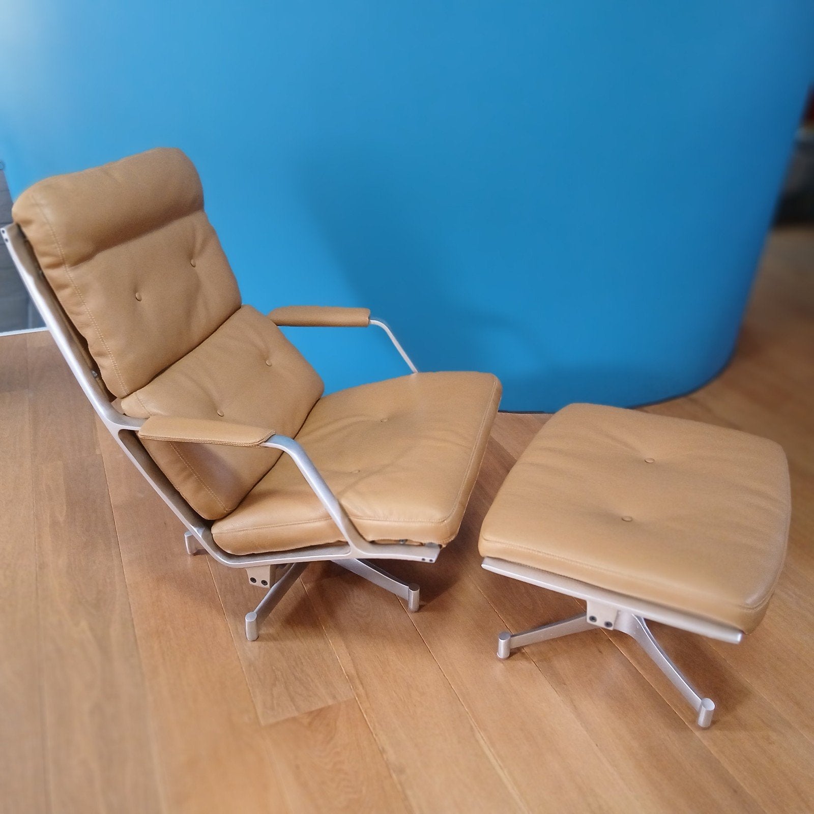 Fauteuil et ottoman FK85 par Fabricius Kastholm restaurés, Maison & Meubles, Fauteuils