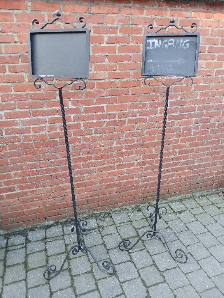Metalen aankondigingsborden, Enlèvement