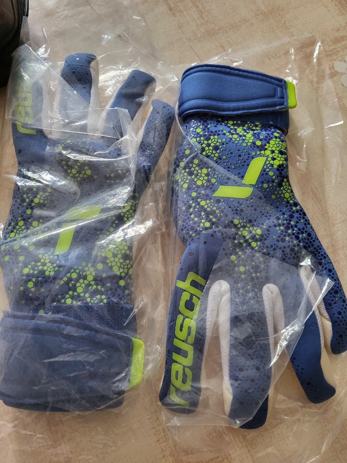 gants de gardien de football pour enfant, Enlèvement