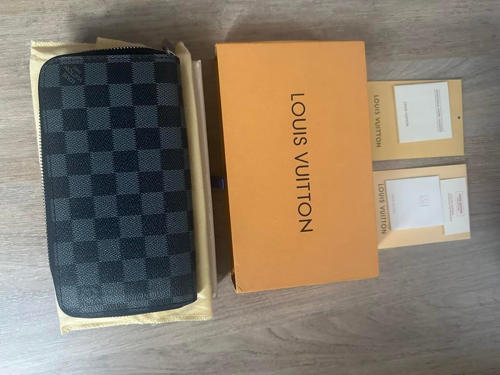 Portefeuille très classe Louis Vuitton mixte, Bijoux, Sacs & Beauté, Broches, 7 à 10 cm, Enlèvement, Utilisé, Argent