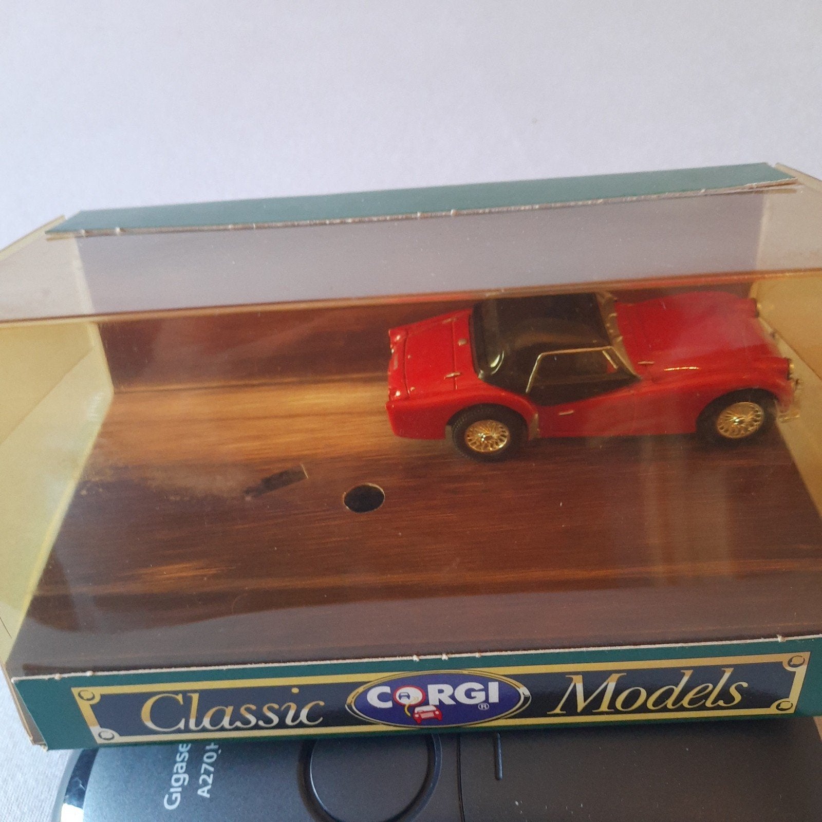 MODÈLES CLASSIQUES CORGI* D736 *TRIUMPH TR3A HARD TOP *VINTA, Enlèvement, Neuf, Voiture, Corgi