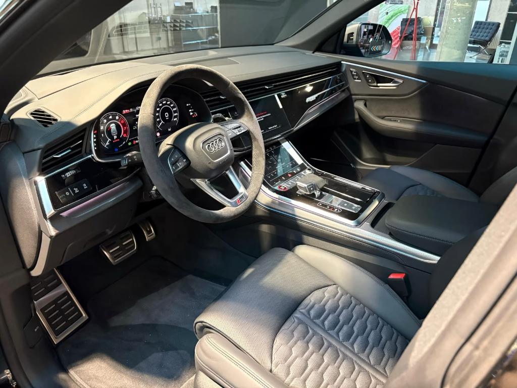 NEW RSQ8 PERFORMANCE MEGA VOL LP 198900€ 305/CARBON/23/TREKH, Auto's, Parkeerassistent, Zwart, Leder, 5 zetels
