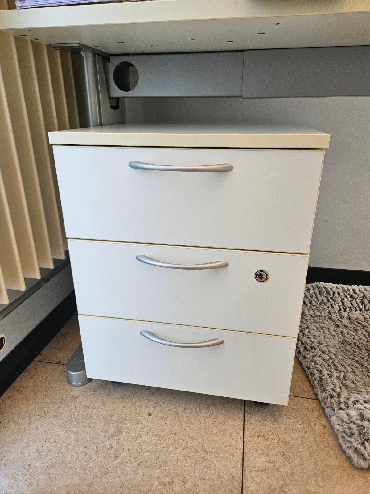 Caisson de bureau à tiroirs blanc sur roulette., 3 ou 4 tiroirs, Enlèvement, Utilisé