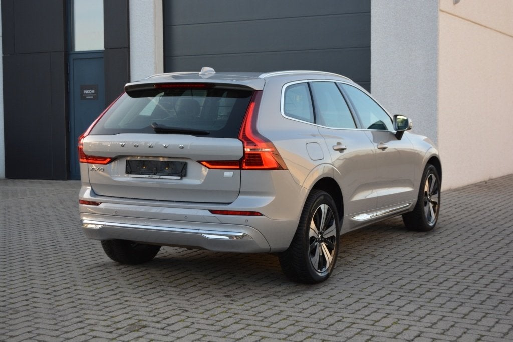 Volvo XC60 T6 350PK PHEV Recharge AWD Panoramisch dak, 2023, Auto's, Automaat, Dealer onderhouden, 4 cilinders, 257 kW