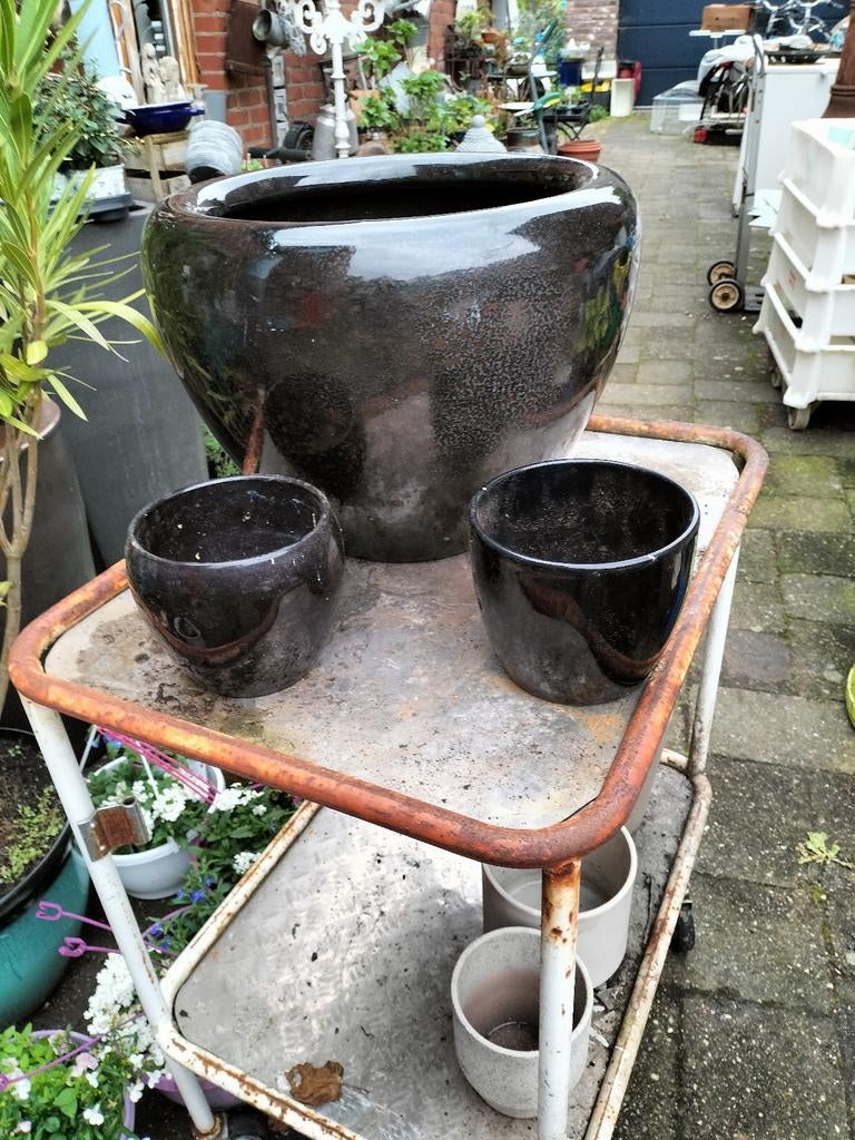 Leuke set met grote zwarte bloempot 1 kleine gratis, Tuin en Terras, Bloembakken en Plantenbakken, Kunststof, Binnen, Ophalen