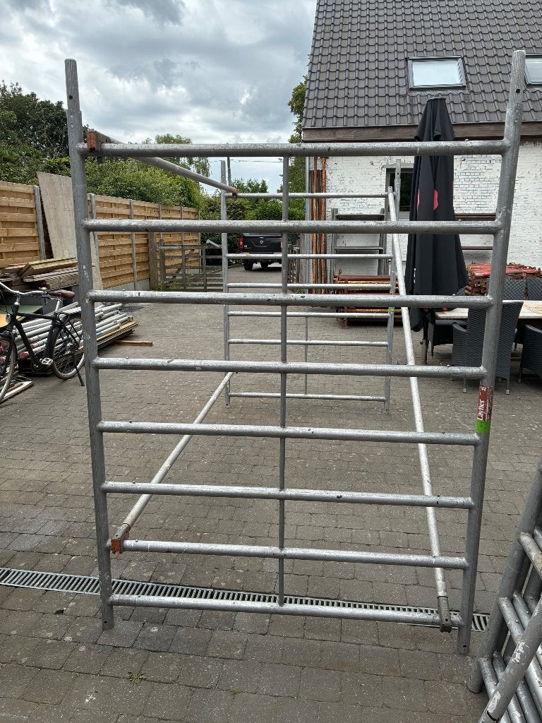 Aluminium stelling (Layer)., Doe-het-zelf en Bouw, Steigers, Zo goed als nieuw, Rolsteiger of Kamersteiger, 5 meter of hoger, Ophalen