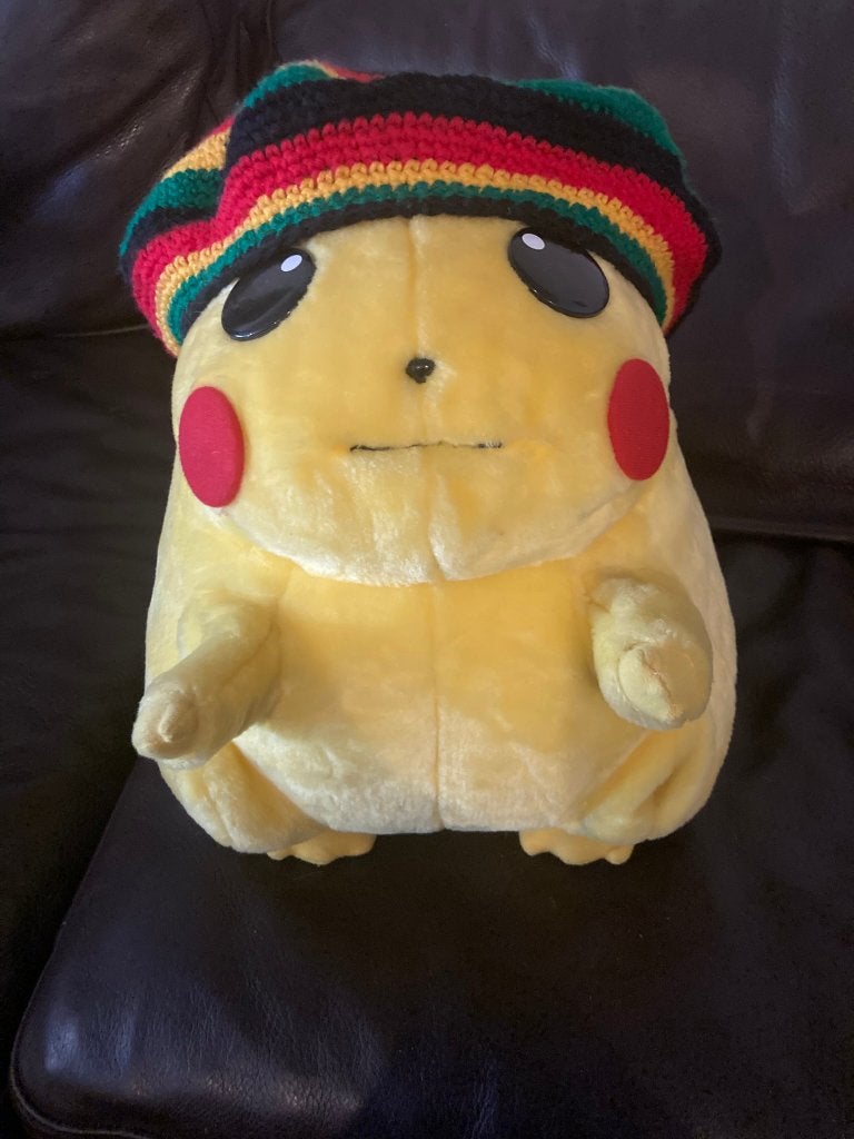 Pikachu Knuffel 36cm + Gehaakt Rasta Mutsje (Pokemon), Gebruikt, Ophalen of Verzenden, Middelgroot (20 tot 80 cm), Geel