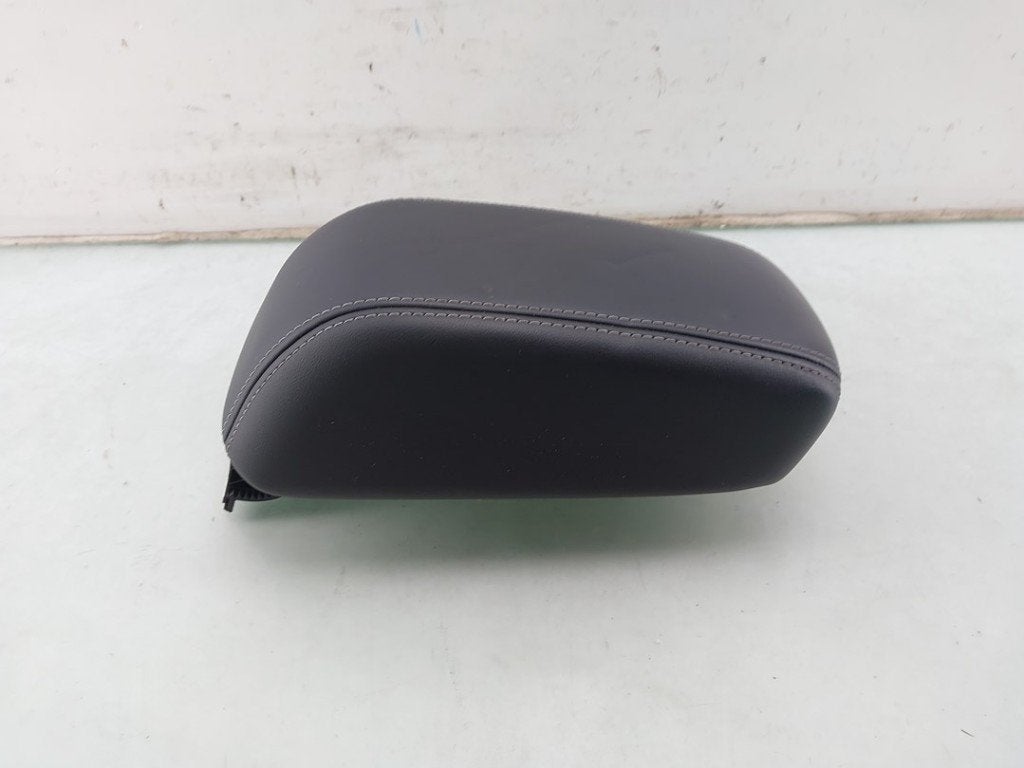 ACCOUDOIR CENTRAL (|L1BBA045A07BF|L1BBA045A07BF3ZHE|2404375|, Autos : Pièces & Accessoires, Dhr. J. Ham, Administratie@autoham.nl
