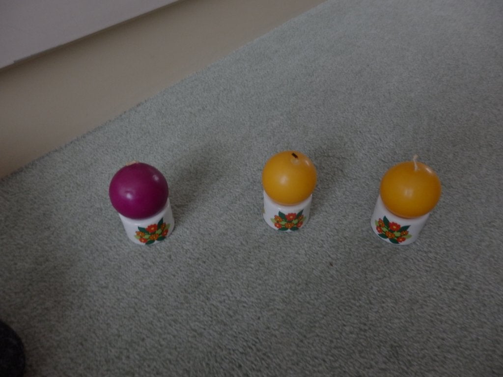 3 kaarsjes met houder, Huis en Inrichting, Woonaccessoires | Kandelaars en Kaarsen, Ophalen, Kunststof, Overige kleuren, Nieuw