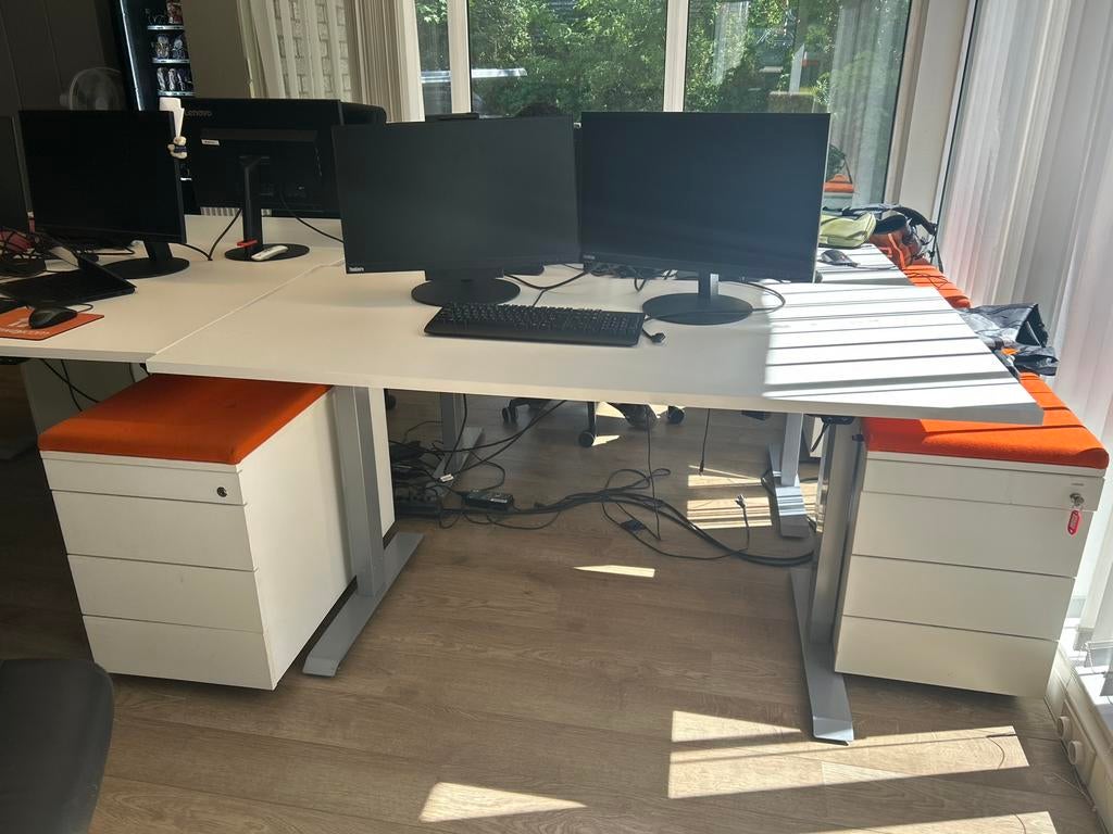 Bureau zit sta elektrisch, Ophalen, Zo goed als nieuw