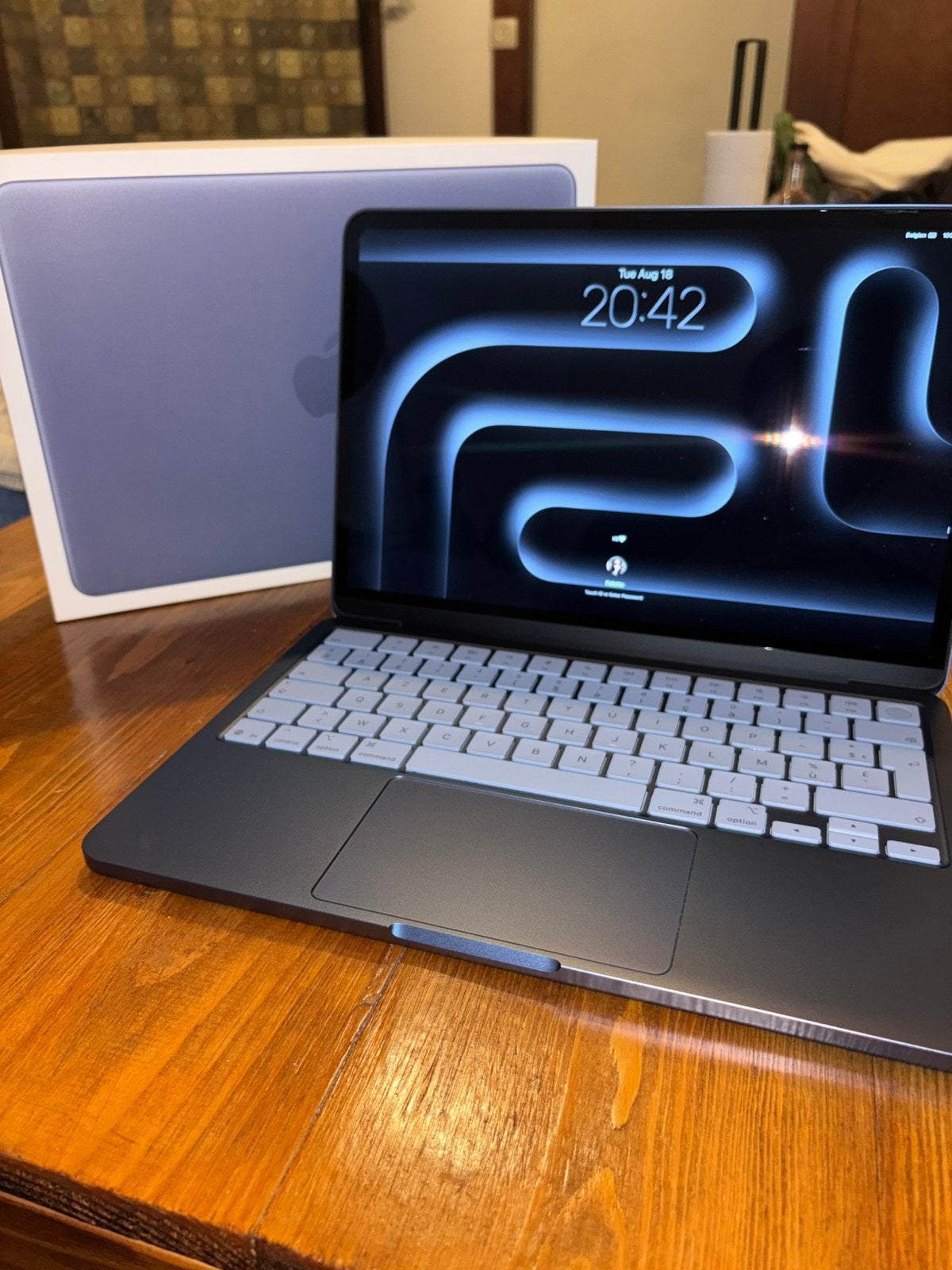Macbook NEO 8GB 13-inch 500gb, Computers en Software, Apple iPads, Ophalen, Zo goed als nieuw, 13 inch of meer, 512 GB