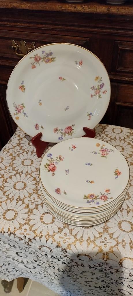 Plat et 10 assiettes à dessert en porcelaine de Baudour, Enlèvement ou Envoi