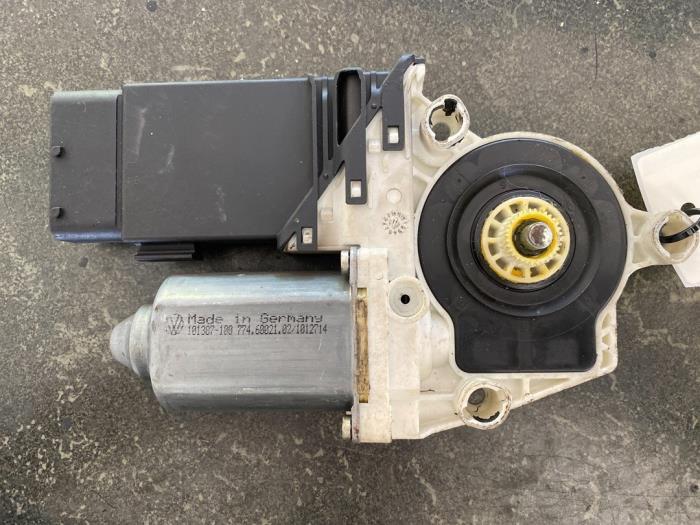 Moteur de vitre portière d'un Volkswagen Golf, Autos : Pièces & Accessoires, Enlèvement ou Envoi, 3 mois de garantie, Utilisé