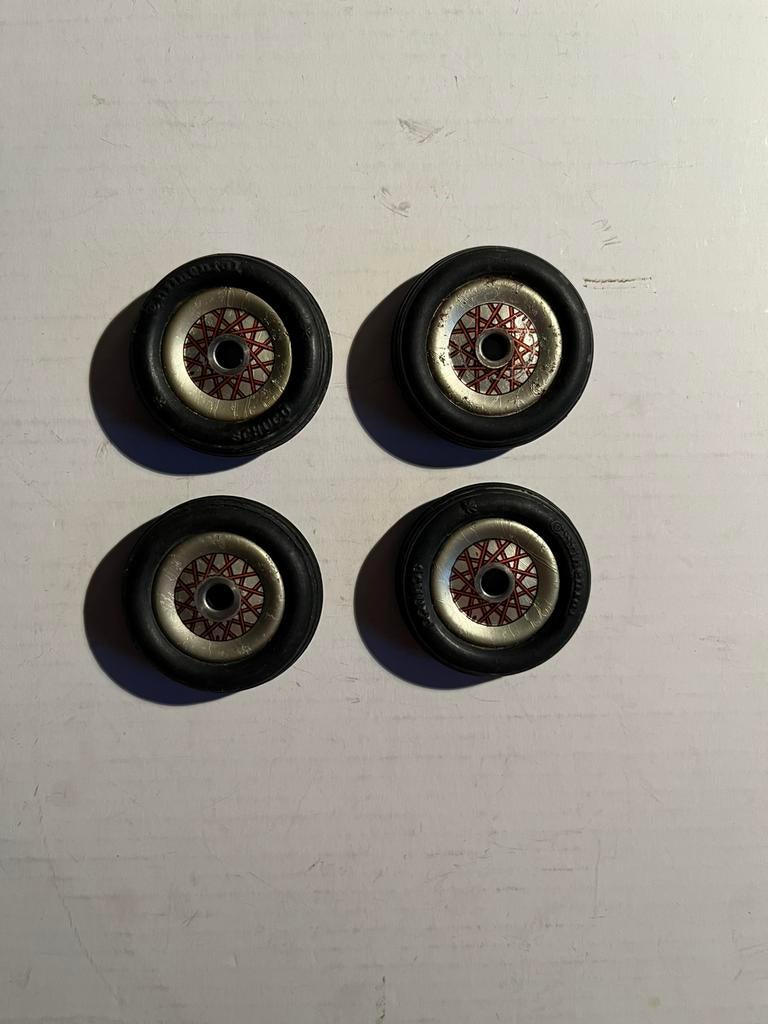 Pneus/jantes Schuco Studio 1050 + écrous à oreilles, Envoi