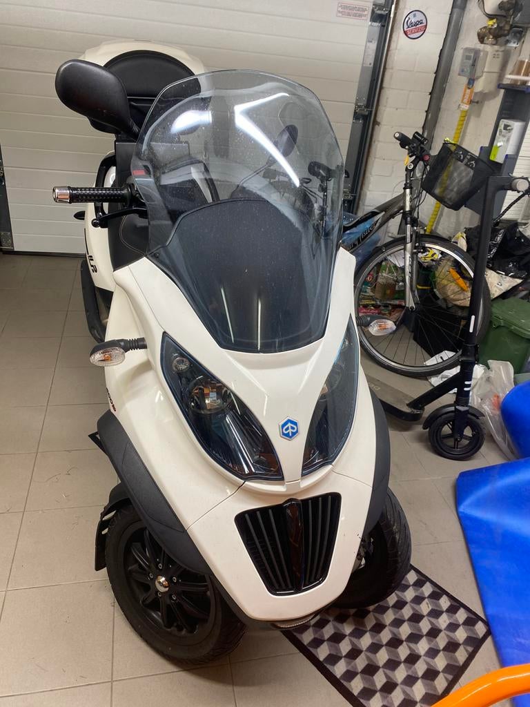 Piaggio mp3 400 LT permis voiture, Motoren, Motoren | Piaggio, 400 cc, Particulier, 1 cilinder, 12 t/m 35 kW
