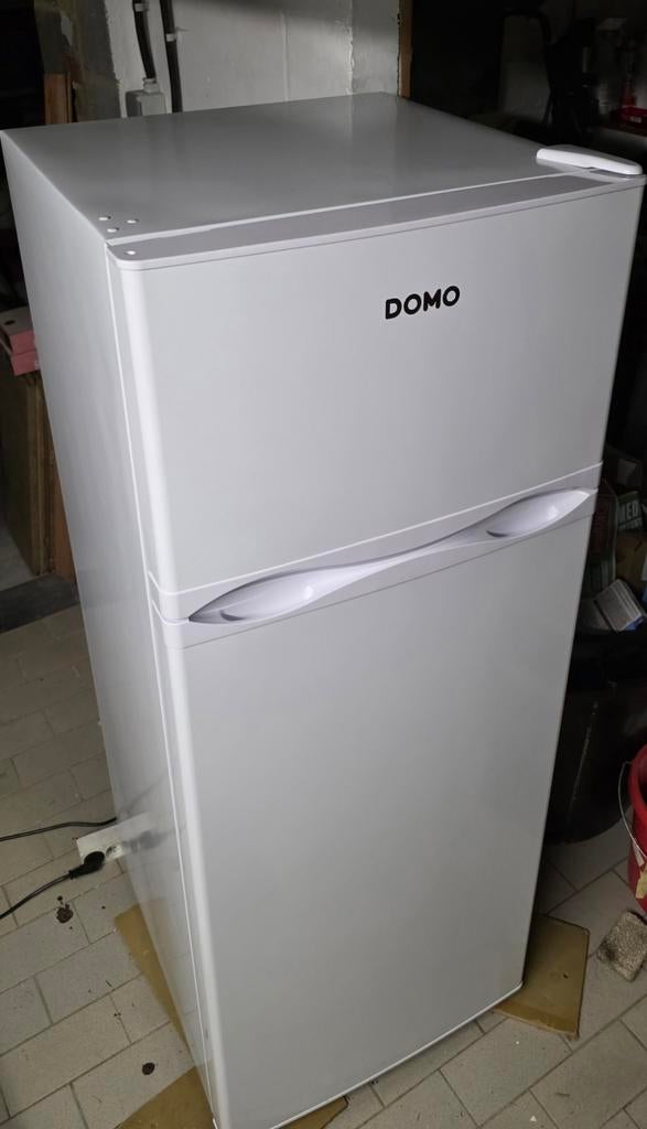 Frigo réfrigérateur domo. Acheté en avril 2024, Electroménager, Comme neuf, 60 cm ou plus, Avec congélateur séparé, Enlèvement