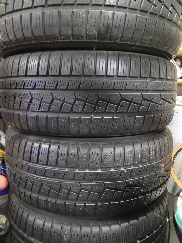 Pneus d'hiver sur jantes en acier 205/55/16 ont encore b, Autos : Pièces & Accessoires, Pneus & Jantes, Enlèvement, Pneus hiver