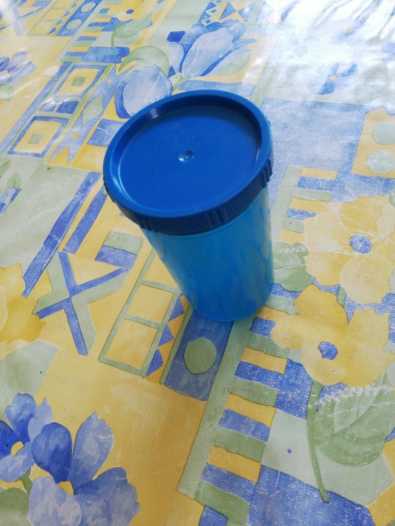 Gobelet avec couvercle. 300 ml., Enlèvement ou Envoi, Comme neuf