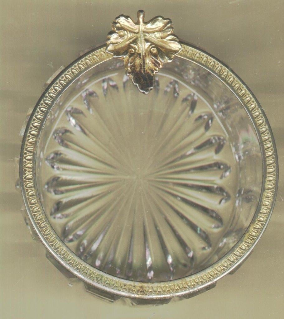 Cendrier en verre ciselé avec feuille de vigne, Envoi, Comme neuf, Cendrier