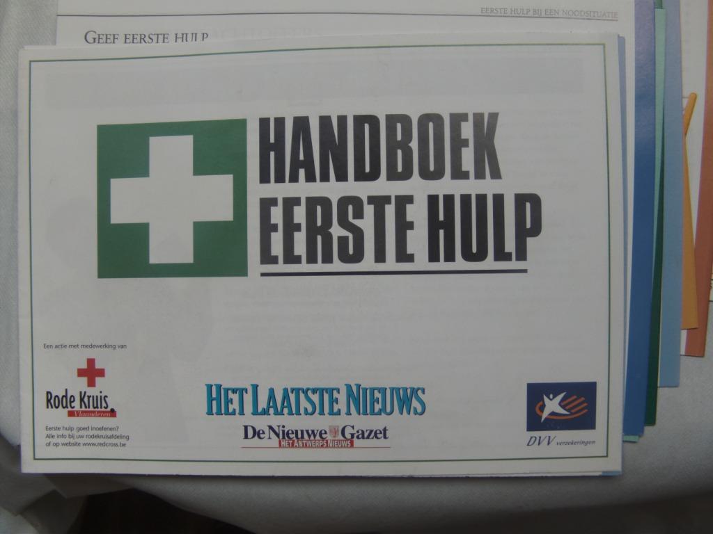 handboek eerste hulp verzorgen wonden lichaam genezen, Ophalen of Verzenden, Zo goed als nieuw