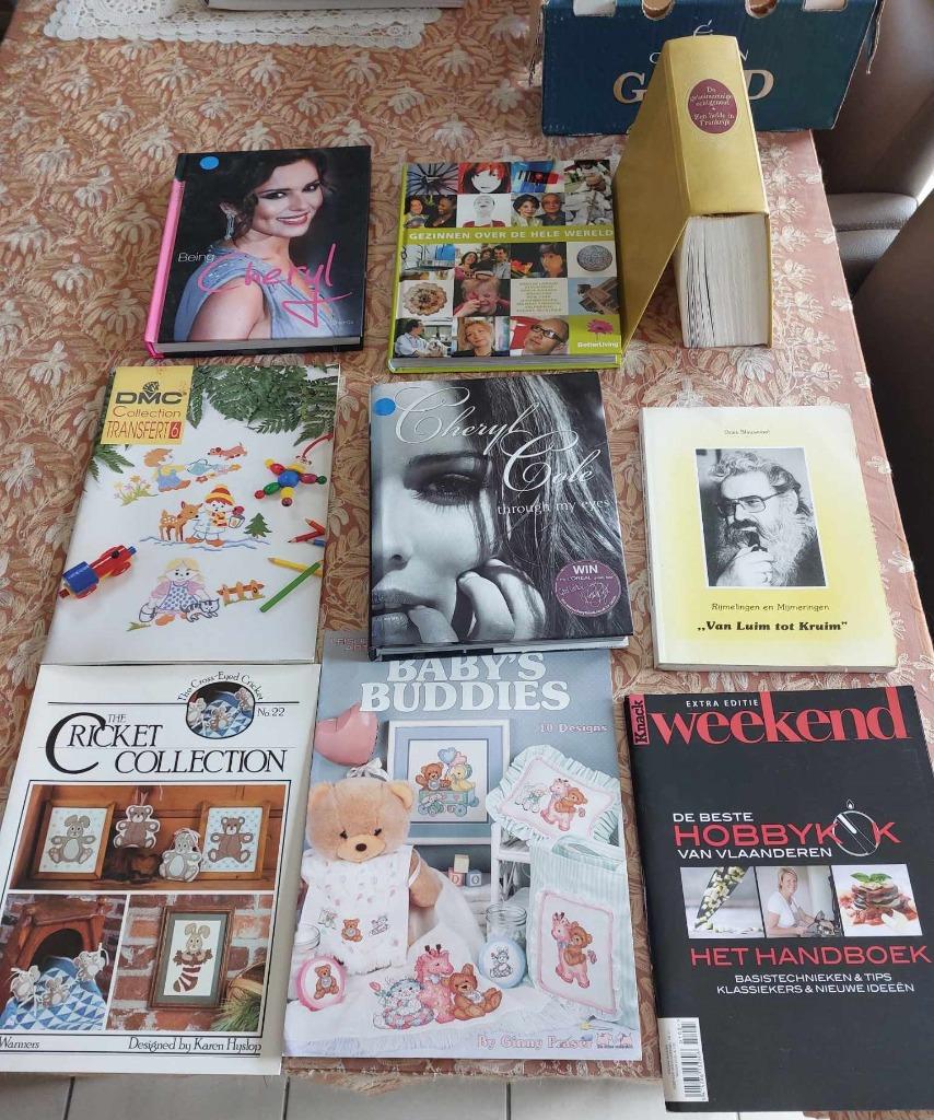 diverse boeken, kunstboeken, boekjes naaien kruisjessteek, Enlèvement ou Envoi